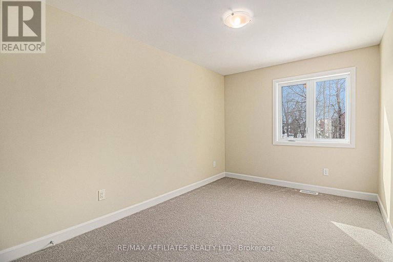 28986389/351-voyageur-place/embrun/russell/ontario/K0A1W0_13