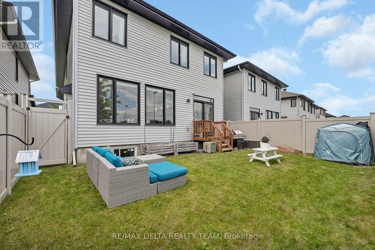 28467880/128-crevasse-road/mer-bleuebradley-estatesanderson-park/ottawa/ontario/K1W0P9_27
