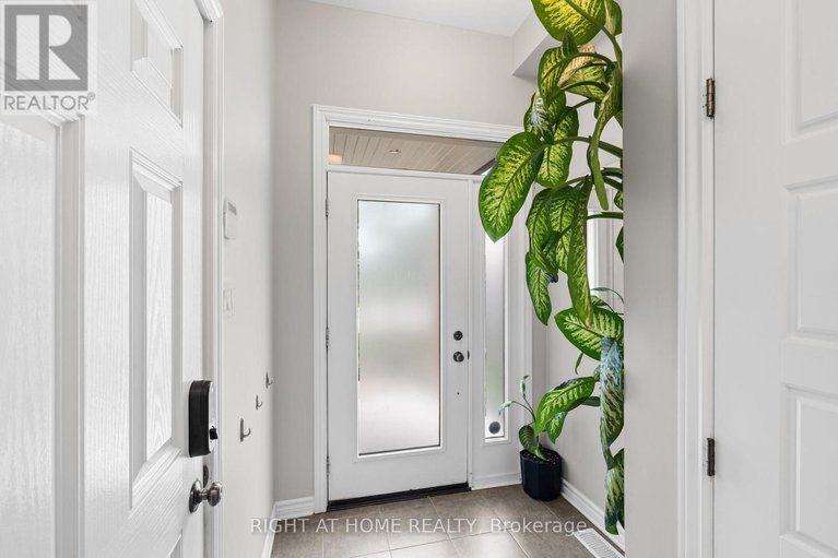 28530019/5-merrill-street/stittsville-north/ottawa/ontario/K2S2M8_2