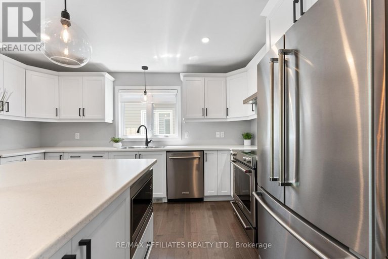 28381839/156-hybrid-street/embrun/russell/ontario/K0A1W0_21
