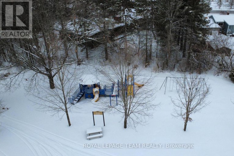 29283469/6636-marina-drive/manotick-south-to-roger-stevens/ottawa/ontario/K4M1B3_46