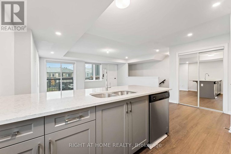 28970786/721-rouncey-road/emerald-meadowstrailwest/ottawa/ontario/K2V0S5_12