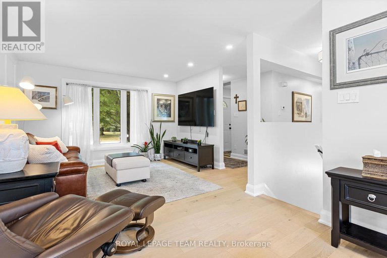 28798418/2248-wallingford-way/north-gower/ottawa/ontario/K0A2T0_8
