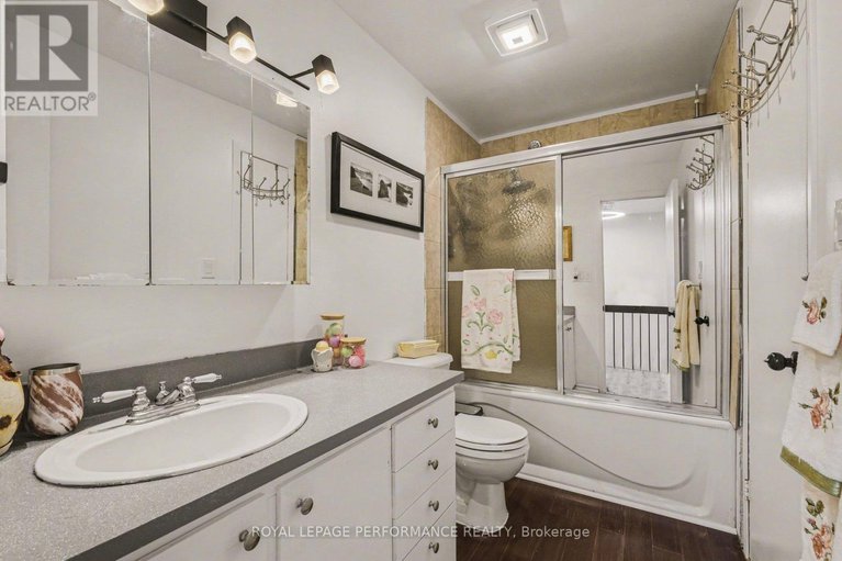 29377757/76-1722-lafrance-drive/queenswood-heights-south/ottawa/ontario/K1E2H2_23