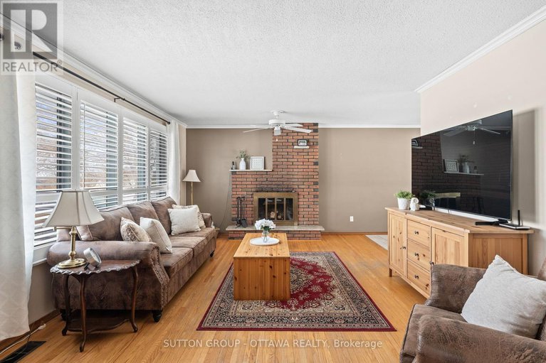 28296607/6489-rideau-valley-drive-n/manotick-south-to-roger-stevens/ottawa/ontario/K4M1B3_3