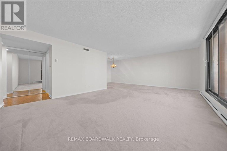 29678878/702-20-the-driveway-drive/ottawa-centregolden-triangle/ottawa/ontario/K2P1C8_16