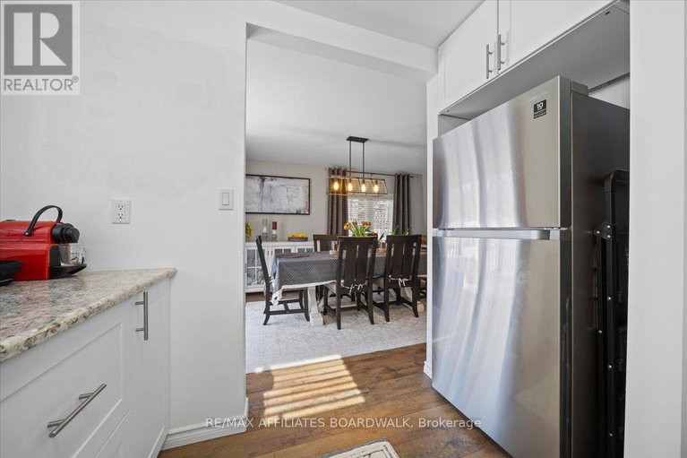 28747497/191-macmillan-lane/constance-bay/ottawa/ontario/K0A3M0_17