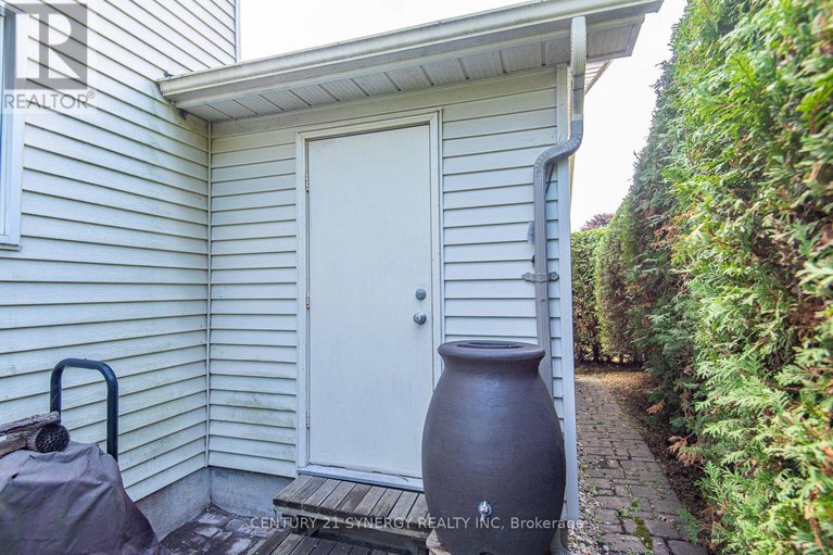 29030670/1665-champneuf-drive/chateauneuf/ottawa/ontario/K1C4V3_24