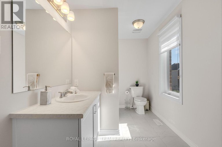 28943826/743-vennecy-terrace/orleans-village/ottawa/ontario/K1W0M8_38