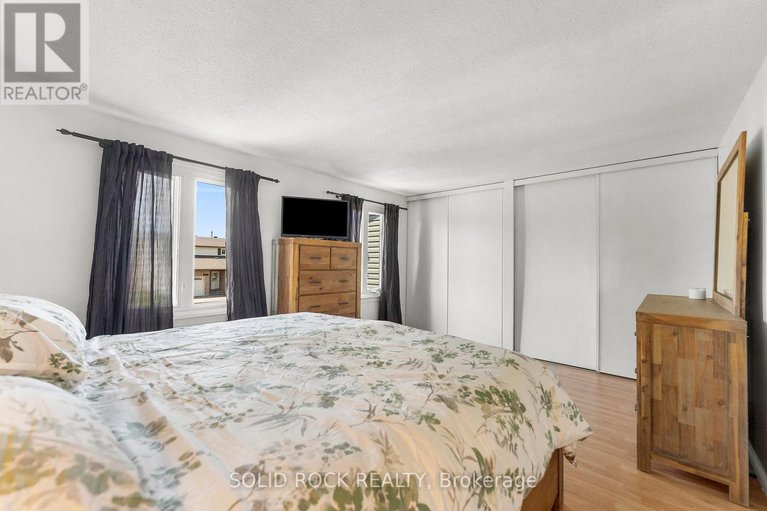 28313092/316-singleton-way/chatelaine-village/ottawa/ontario/K1E2B3_20