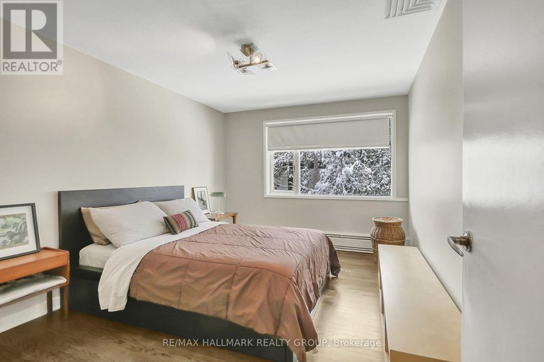 28150348/10-qualicum-street/bruce-farmgraham-parkqualicumbellands/ottawa/ontario/K2H7G8_39