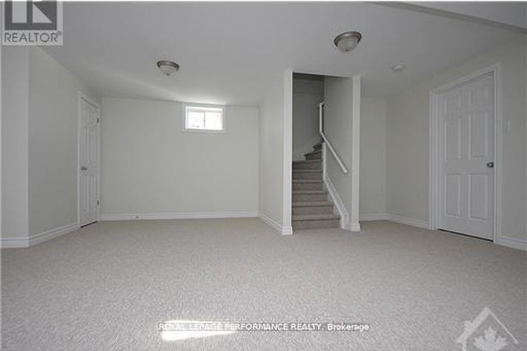 28875466/8164-jeanne-darc-boulevard/chatelaine-village/ottawa/ontario/K1E2H5_3