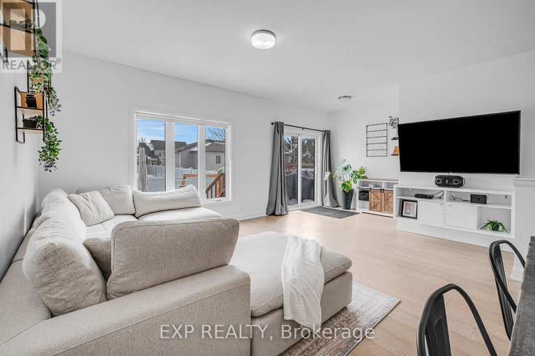 29401296/441-arora-crescent/winchester/north-dundas/ontario/K0C2K0_15