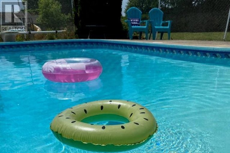 29630815/100-macleod-crescent/alexandria/north-glengarry/ontario/K0C1A0_39