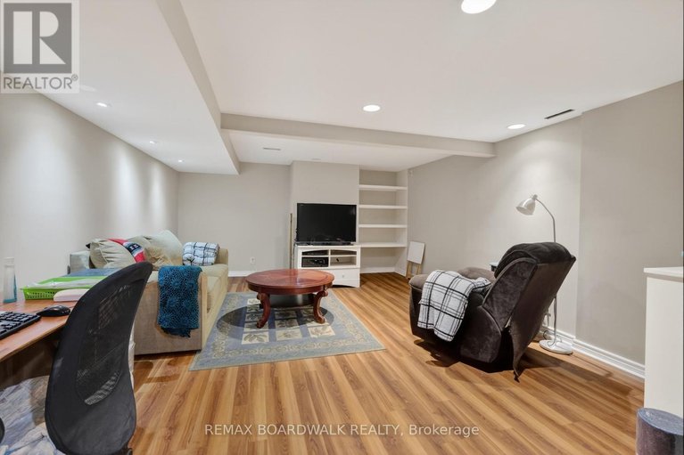 29607397/7925-jeanne-darc-boulevard-n/orleans-wood/ottawa/ontario/K1C2C7_26