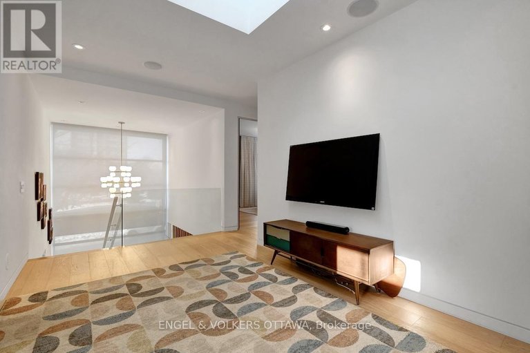 29539469/608-byron-avenue/mckellarhighland/ottawa/ontario/K2A0E5_29