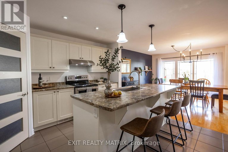28492201/228-olde-towne-avenue/village-of-russell/russell/ontario/K4R0B3_16