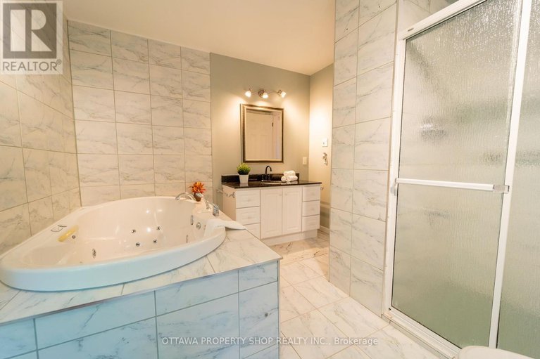28429385/566-falwyn-crescent-w/fallingbrookridgemount/ottawa/ontario/K4A2A4_26