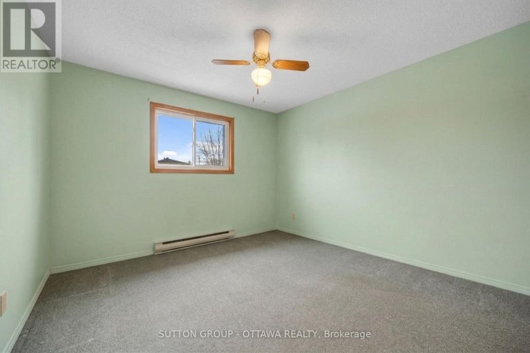 29589925/1112-st-pierre-street/convent-glen-south/ottawa/ontario/K1C1L5_16