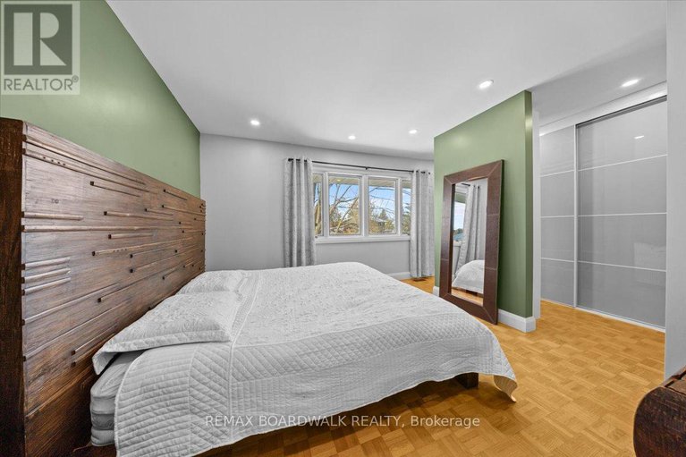 29395129/7-gagnon-court/beaverbrook/ottawa/ontario/K2K1A7_19