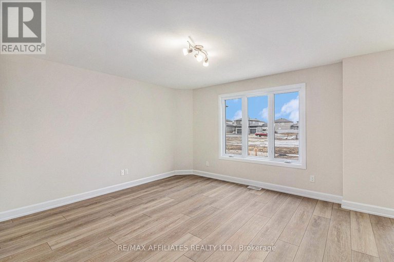28906373/615-geneva-crescent/embrun/russell/ontario/K0A1W0_14
