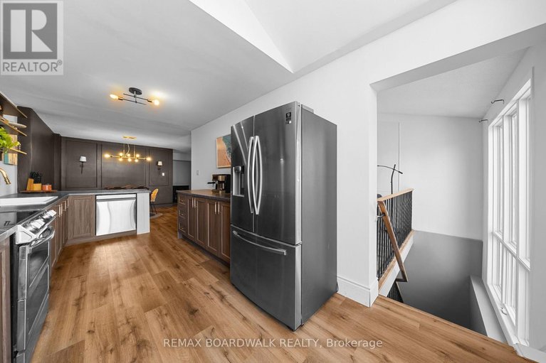 29576732/567-latour-crescent/fallingbrookgardenway-south/ottawa/ontario/K4A1P3_14