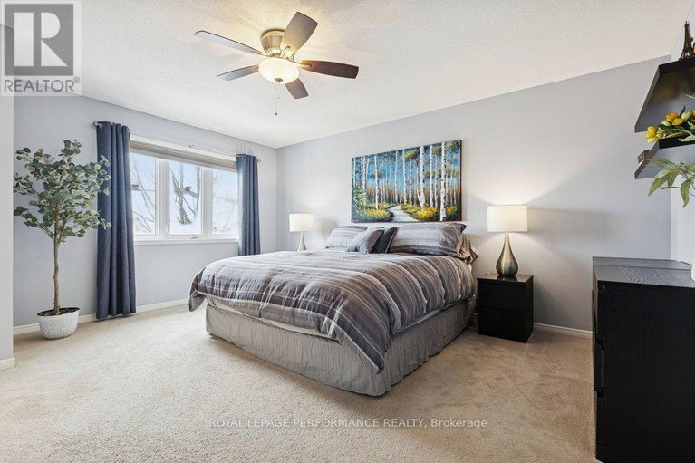 29402071/303-bryarton-street/chapel-hill/ottawa/ontario/K1C7R5_19