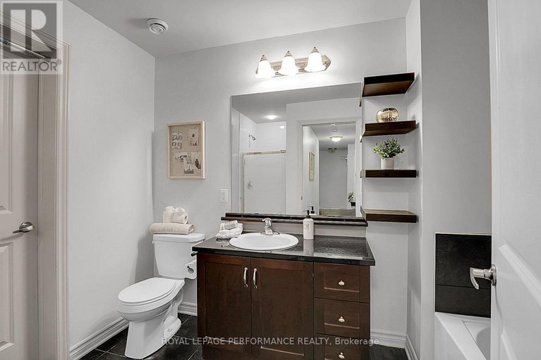 29456626/2-40-prestige-circle/chatelaine-village/ottawa/ontario/K4A0W9_15
