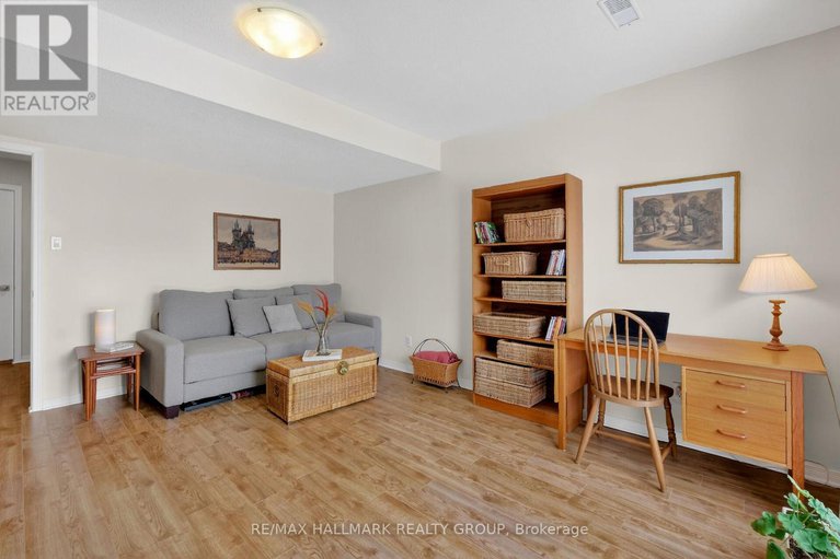 29413276/9-forsyth-lane/crystal-beach/ottawa/ontario/K2H9H1_9