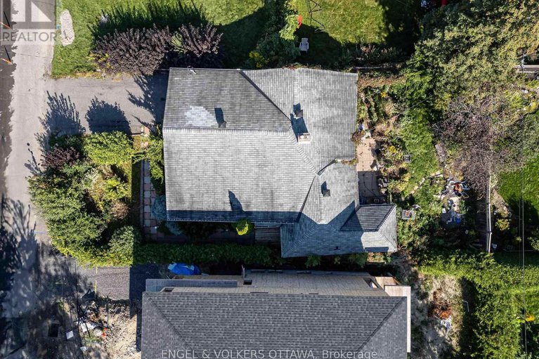 28243621/467-edgeworth-avenue/woodroffe/ottawa/ontario/K2B5L2_31
