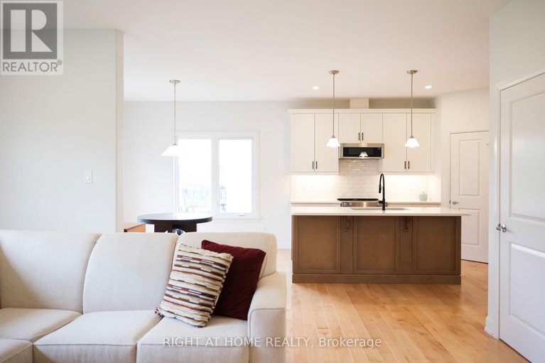 28657224/219-owen-lucas-street/mcnabbraeside-twps/mcnabbraeside/ontario/K7S3G8_9