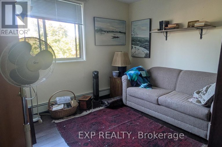 28890063/518-20-chesterton-drive/borden-farmstewart-farmcarleton-heightsparkwood-hills/ottawa/ontario/K2E6Z7_15