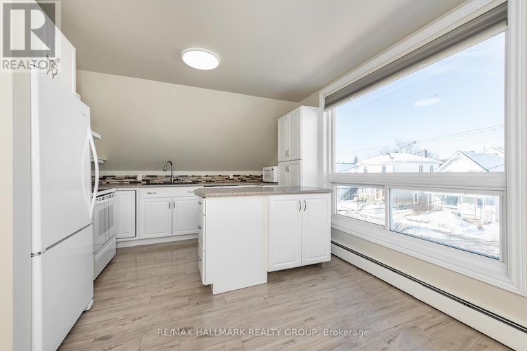 29381601/324-montfort-street/vanier/ottawa/ontario/K1L5N4_35
