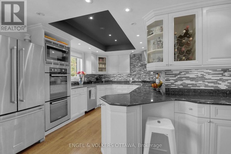 29119545/5593-whitewood-avenue-s/manotick-village-manotick-estates/ottawa/ontario/K4M1E1_5