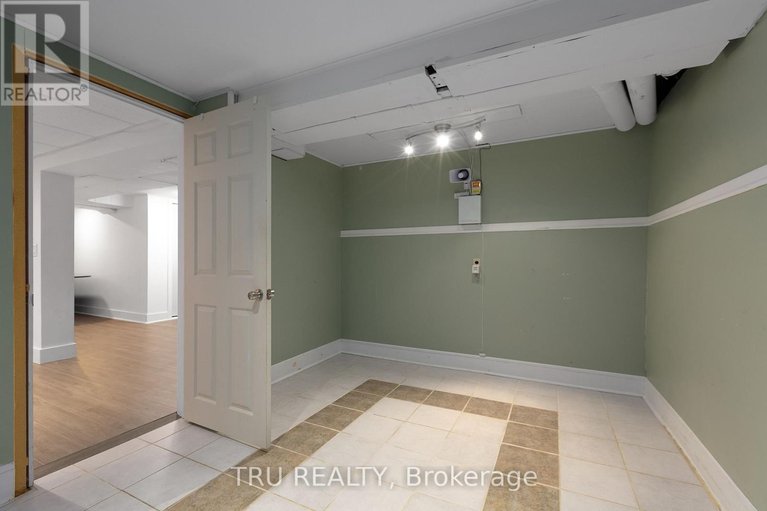 29669051/1078-st-emmanuel-terrace/convent-glen-north/ottawa/ontario/K1C2J7_40