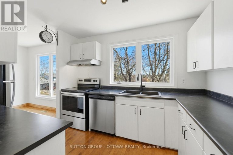 29633973/110-pigeon-terrace/hunt-clubwestern-community/ottawa/ontario/K1V9H7_18