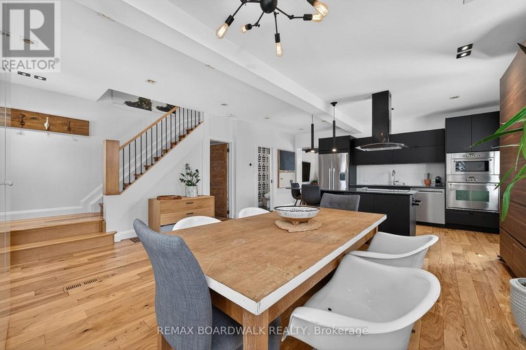 29640571/154-queen-mary-street/overbrookcastle-heights/ottawa/ontario/K1K1X5_9