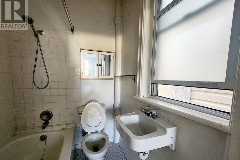 28963681/274-bell-street-s/west-centre-town/ottawa/ontario/K1S4J8_25