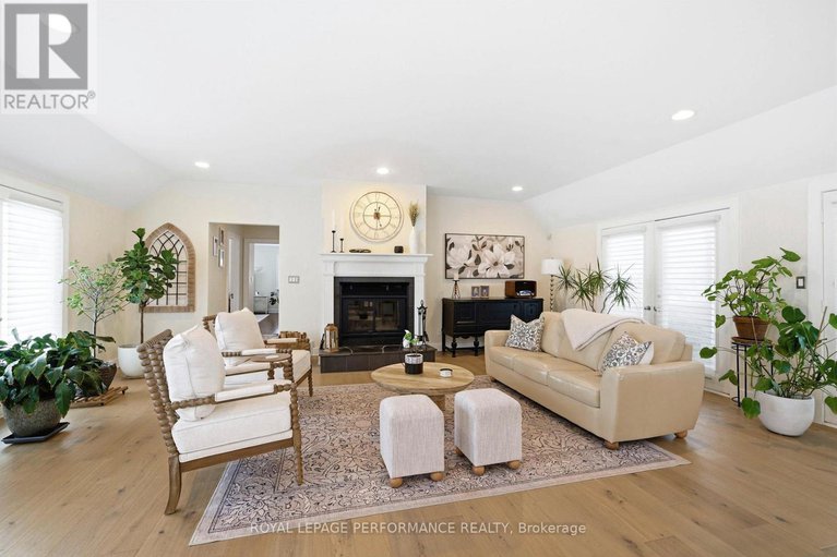 29401324/18537-stonehouse-point-road/south-glengarry-charlottenburgh-twp/south-glengarry/ontario/K6H5R5_13