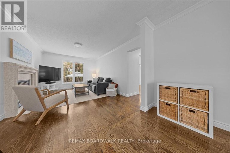 29672747/1443-larkhaven-crescent/orleanssunridge/ottawa/ontario/K1C5A5_8