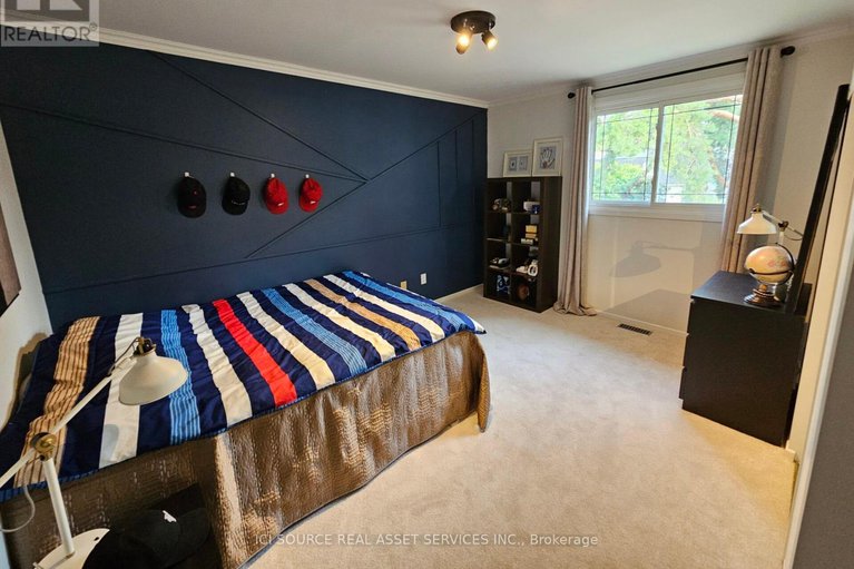 28675680/1-erinlea-court/pineglencountry-place/ottawa/ontario/K2E7C8_34