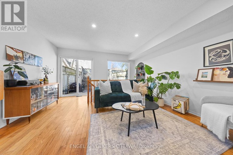 29670402/9-festive-private/central-park/ottawa/ontario/K2C4A1_14