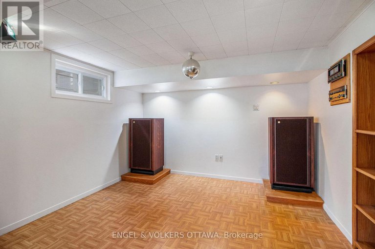 28910018/2061-vincent-street/elmvale-acres/ottawa/ontario/K1G2M8_24