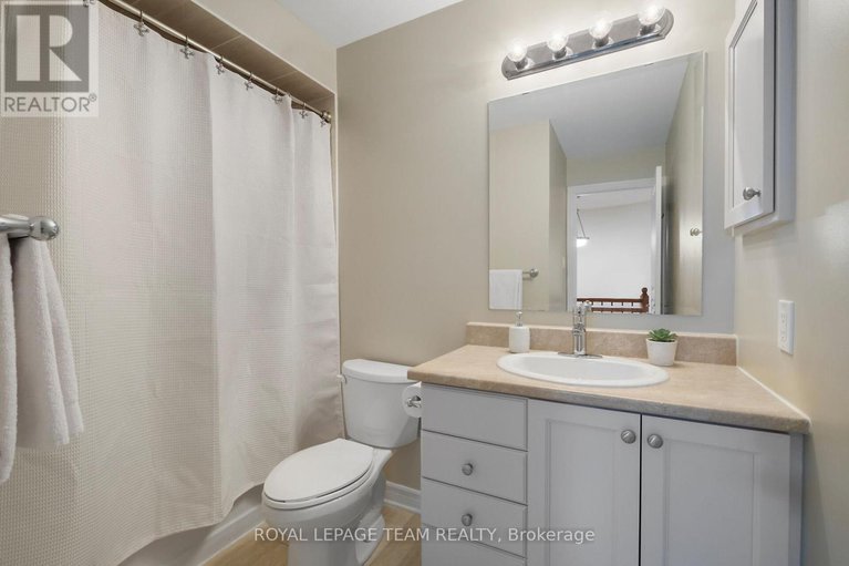 29255822/211-butterfly-walk/mer-bleuebradley-estatesanderson-park/ottawa/ontario/K1W0G6_33