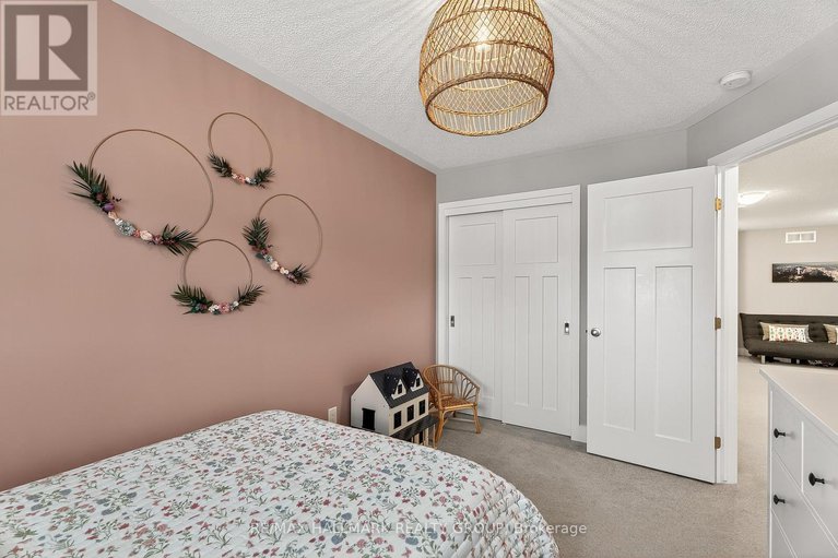 29151475/332-gracewood-crescent/blossom-parkkemp-parkfindlay-creek/ottawa/ontario/K1T0J7_37