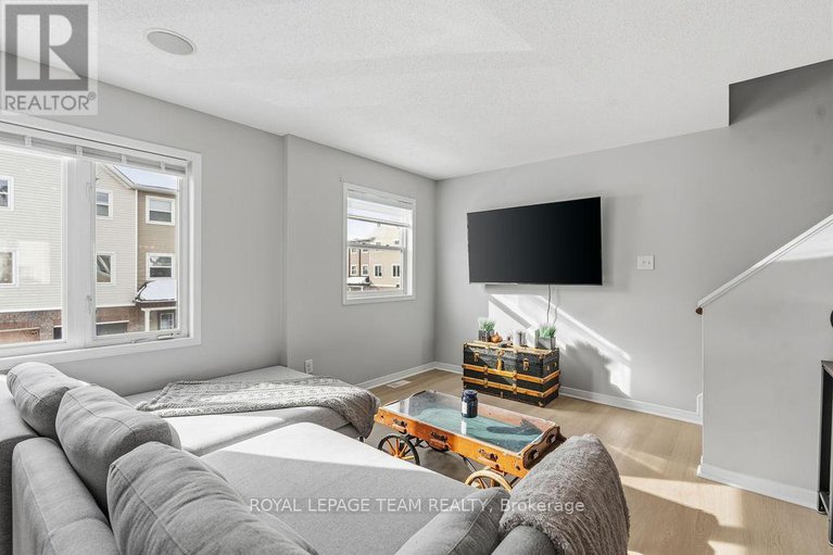 29379496/402-sadar-private/cedargrovefraserdale/ottawa/ontario/K2J3T3_14