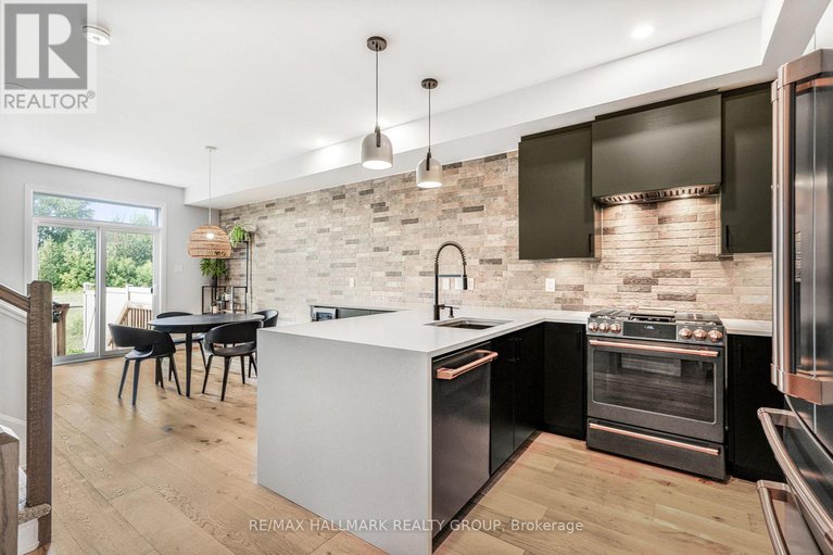 28711470/404-premiere-lane/town-of-rockland/clarence-rockland/ontario/K4K0M7_6