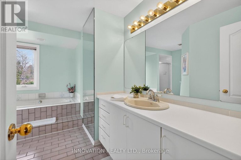 29674454/1698-teakdale-avenue/chapel-hill/ottawa/ontario/K1C6M4_23