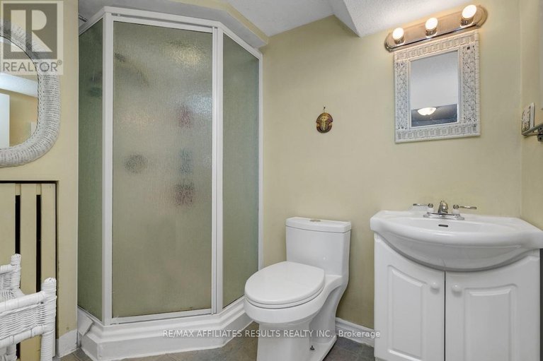 28656485/2-wedgewood-crescent/blackburn-hamlet/ottawa/ontario/K1B4B4_33