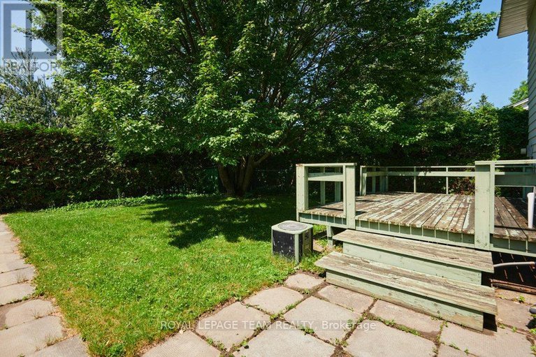 28515149/16-keewatin-crescent/borden-farmstewart-farmcarleton-heightsparkwood-hills/ottawa/ontario/K2E6Z1_30